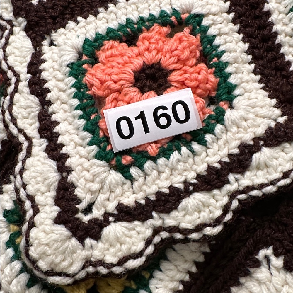 Vintage Cozy Colorful Hand Crochet Granny Squares With Scalloped Edge Afghan - Picture 5 of 5